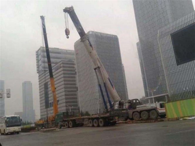 北塔区“自动找平”—— 吊车的 “平地神器” 技术