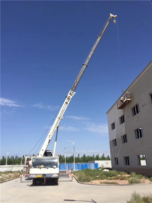 北塔区“轻装强干”—— 吊车的 “轻量化臂架” 技术